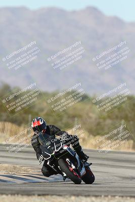 media/Dec-01-2025-Moto Forza (Mon) [[2daa91e15f]]/2-Intermediate Group/Session 3 (Turn 3)/